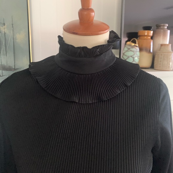 Vicky Vaughn Black Ruffled Neck Dress - Picture 7 of 14